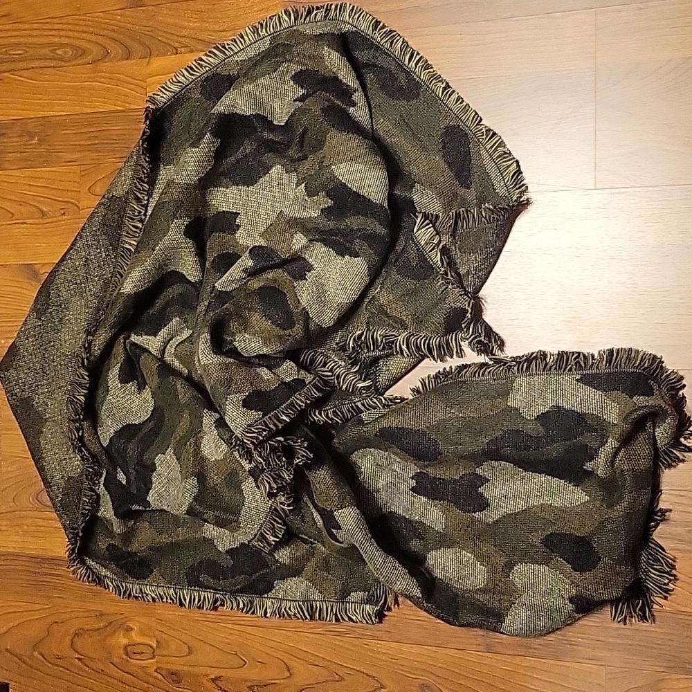 Camo scarf